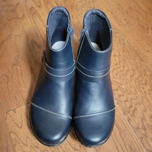 Clark's Collection Women's Leather Ankle Boot Size 8.5